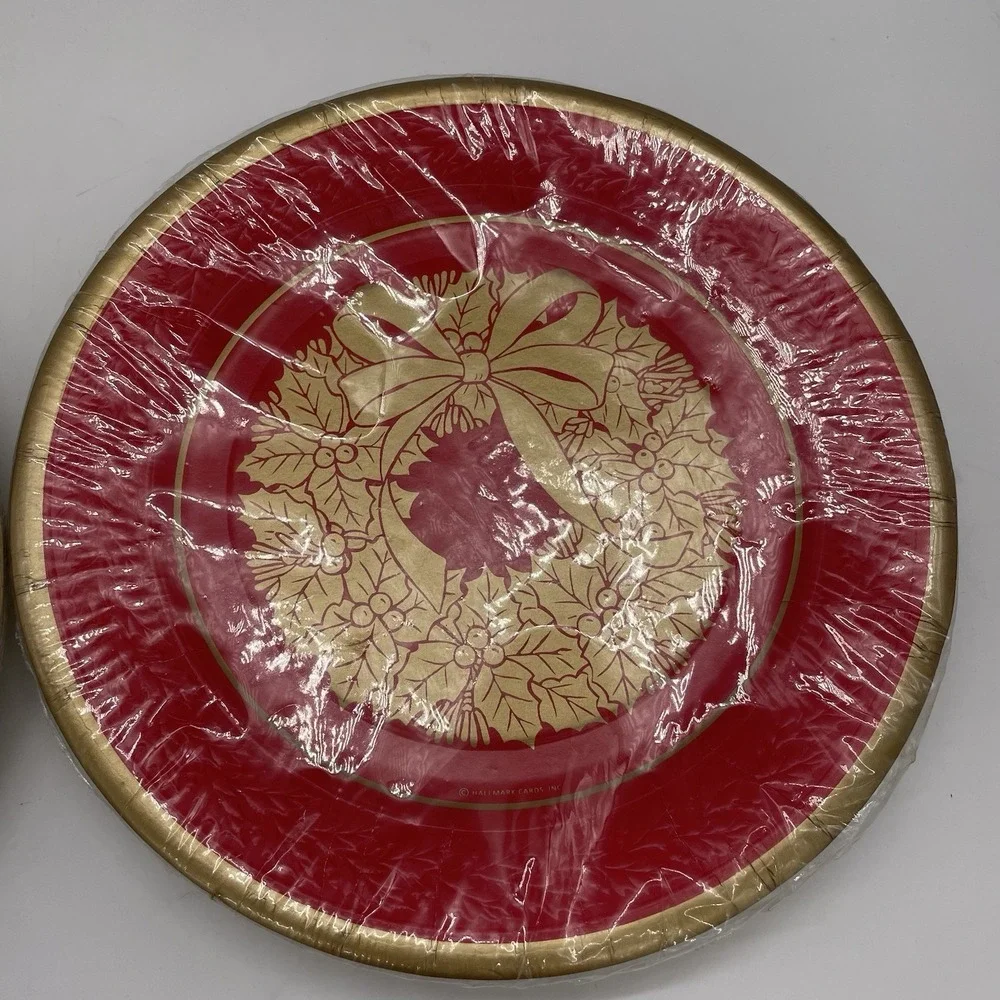 Vintage Hallmark Ambassador Christmas‎ Paper Plates Gold Wreath 16 ct 8 3/4